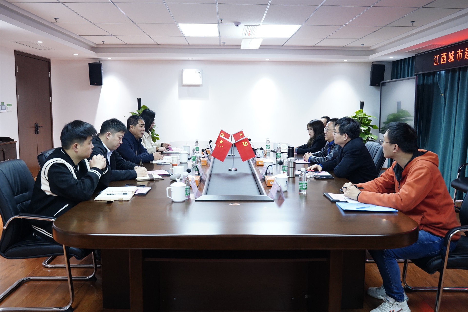 江西城投協(xié)會秘書長馮敏帶隊(duì)到我司開展座談交流